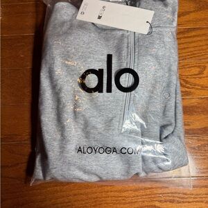 ALO Yoga Light Grey 1/4 Pullover Quarter zipper Sweater